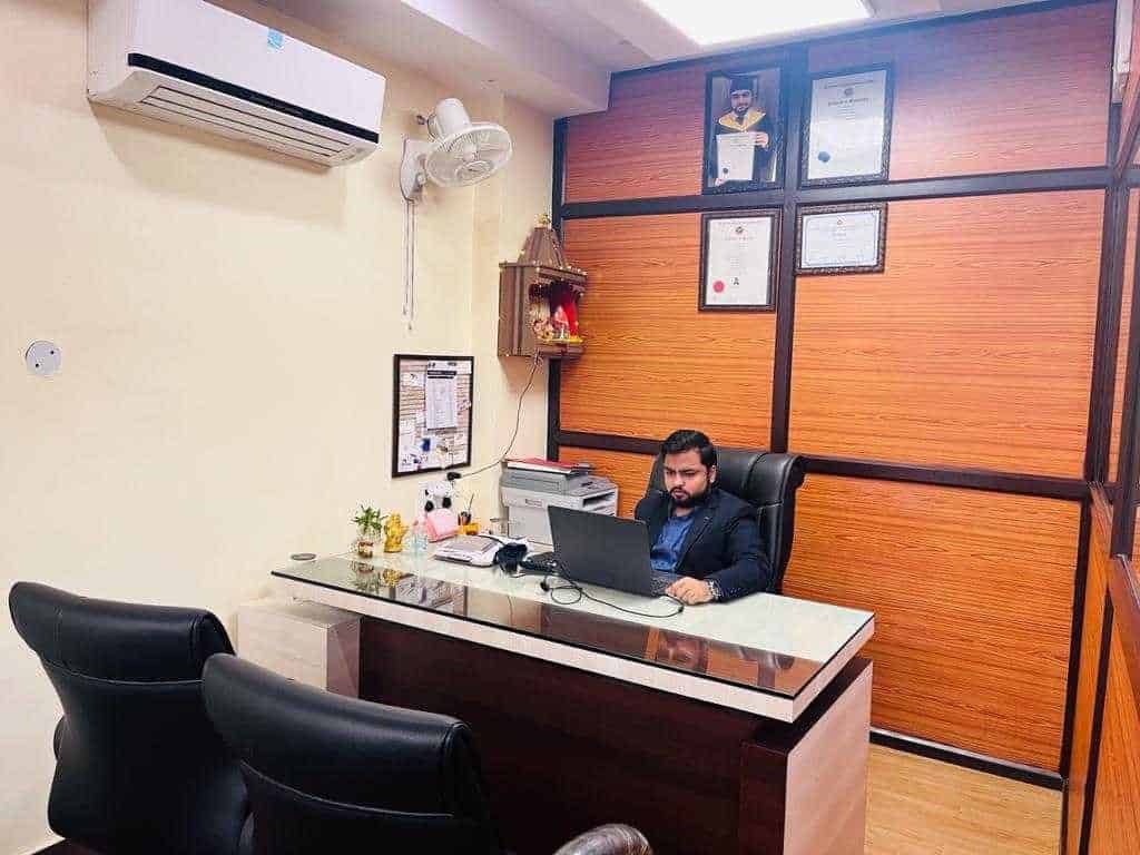 Mayank Hoiyani & CO.